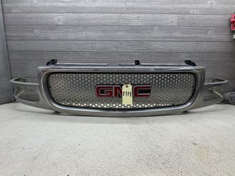 2001-2006 GMC YUKON DENALI GRILLE OEM