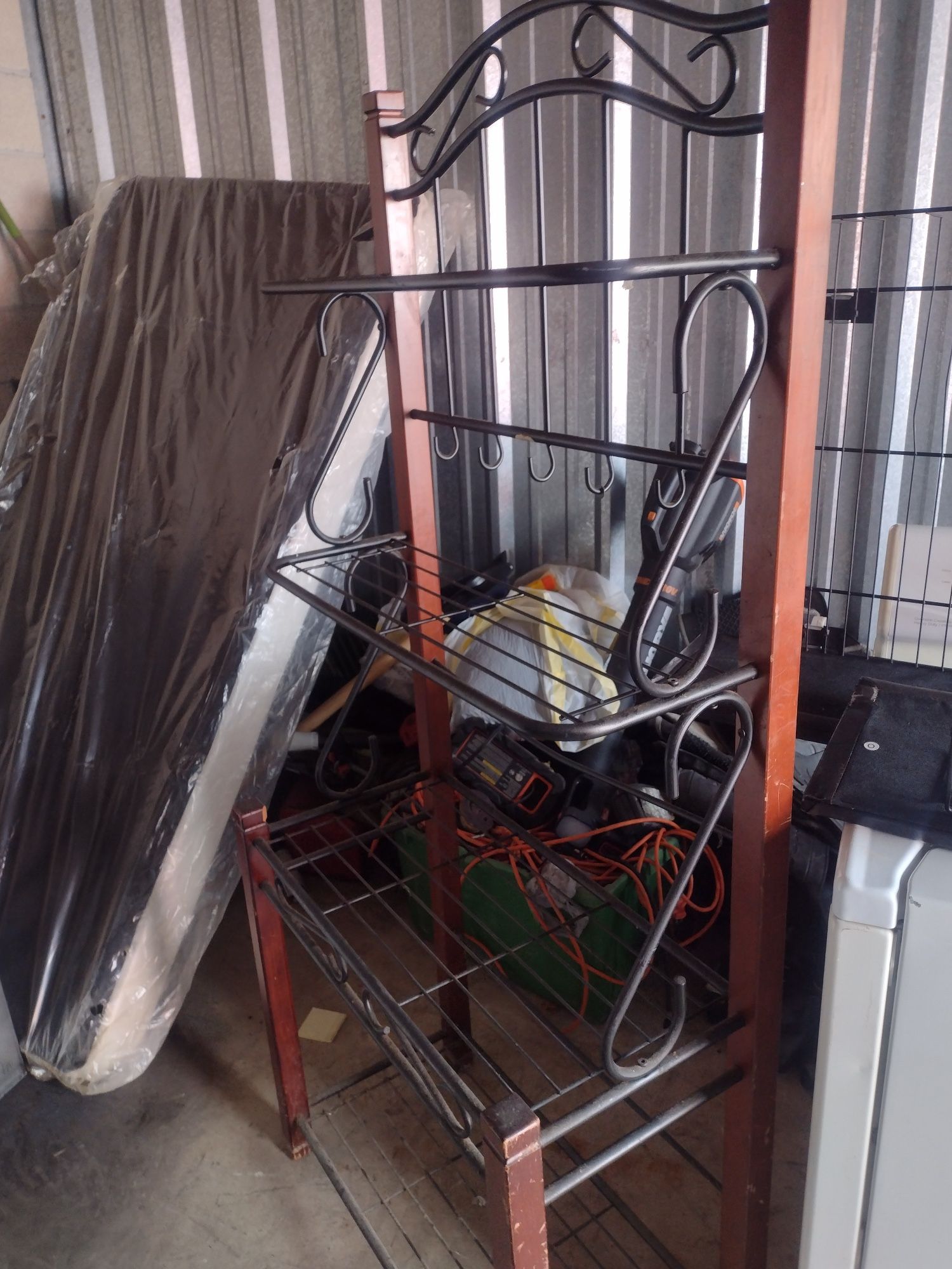 Bakers Rack Wood Grain Excellent Condition