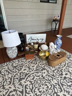 Bundle of home decor