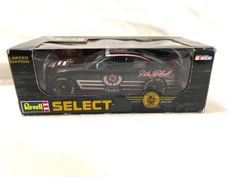 Mint condition collectors, 2002 (REVELL) select scale 1/24 diecast Dale Earnhardt NASCAR