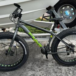 Fuji Aluminum Custom Off Road Fat Tire Mountain Bike