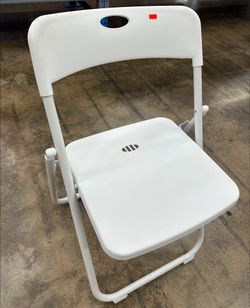 Heavy Duty lndoor / Outdoor Folding Plastic Chair