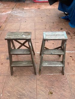 Wooden Step Stools – Set of 2 ($20 each/cada una)