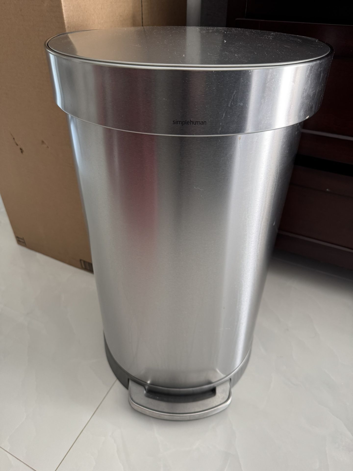Simple Human Trash Can 