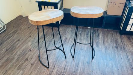 2 Bar stools