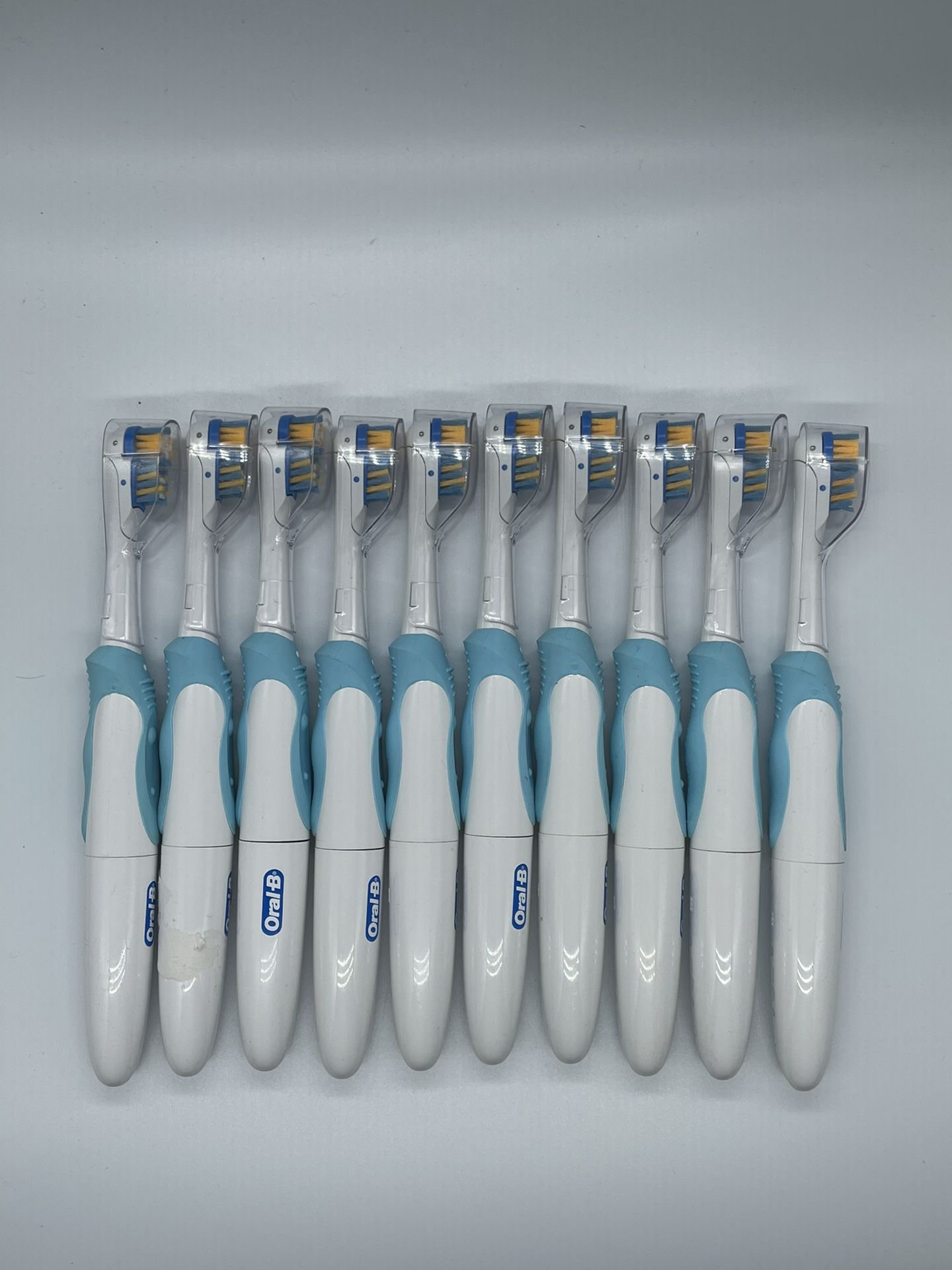 Oral - B  Electric Tooth Brushes Lot