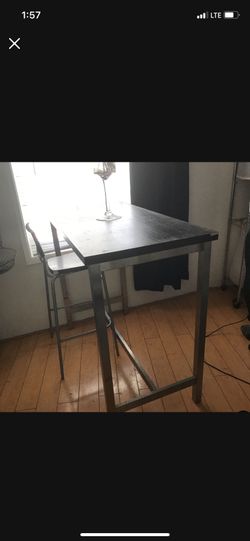 Bar Height Table With 2 Stools