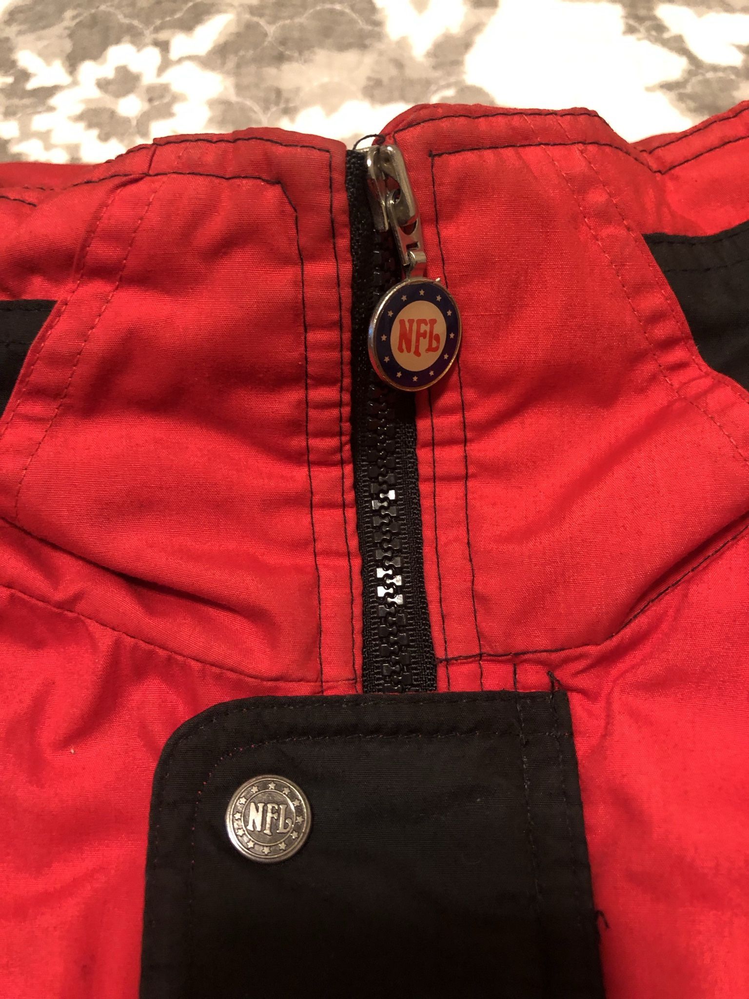 Atlanta Falcons NFL Men's Vintage TRIPLE FAT GOOSE Puffer Jacket! Size  Large! Good condition! RARE! for Sale in Haltom City, TX - OfferUp