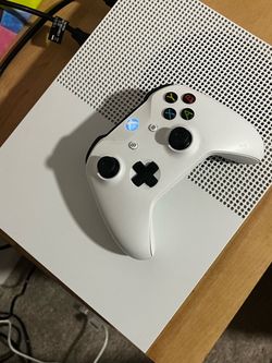 Xbox One S Console with Controller