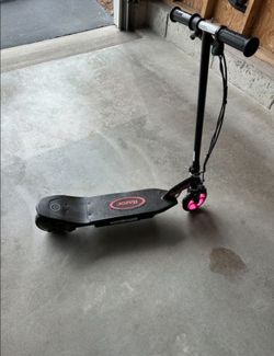 Girl’s Razor Power Core E90 Electric Scooter 