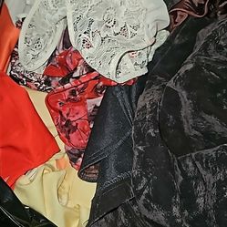100 piezas de ropa de mujer, vestidos, chamarra, blusas, sueteres small a large Bag Of Women Clothes