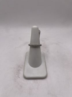 14kt Gold Engagement Style Band w/ Dia Chips And Elegant Design