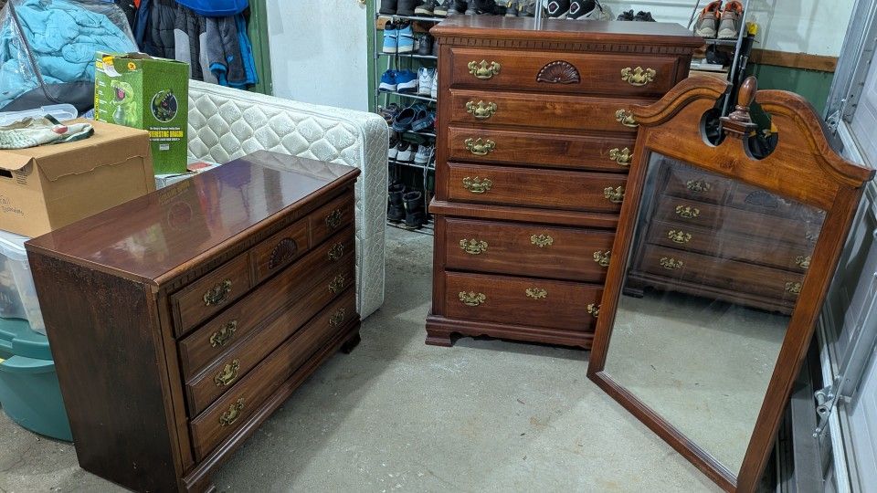 Dresser Set With Mirror