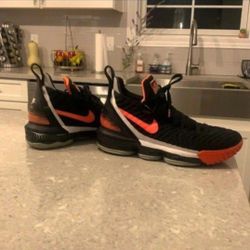 NIKE Lebron 16s HOT LAVA 10.5 Basketball Shoes 