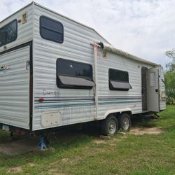 Selling This Camper With Clean Title Available . 
