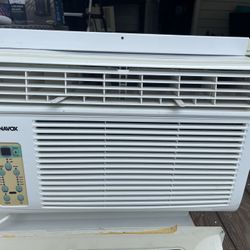 8.000 BTU Magnavox air conditioner