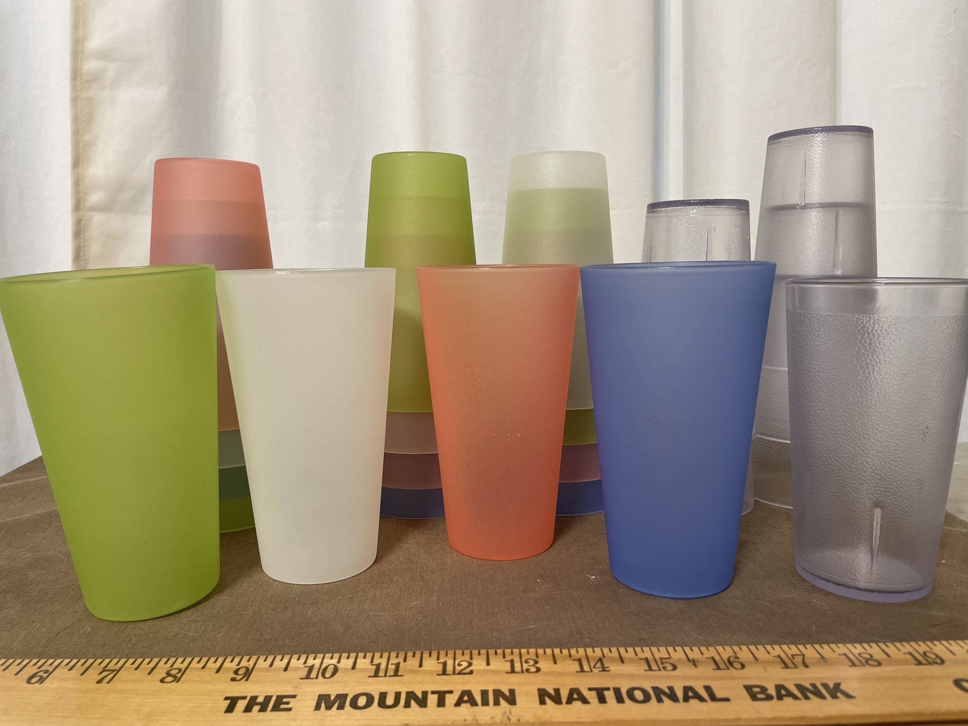 16 colorful 20 oz tumblers & 6 clear cups - Most Never Used