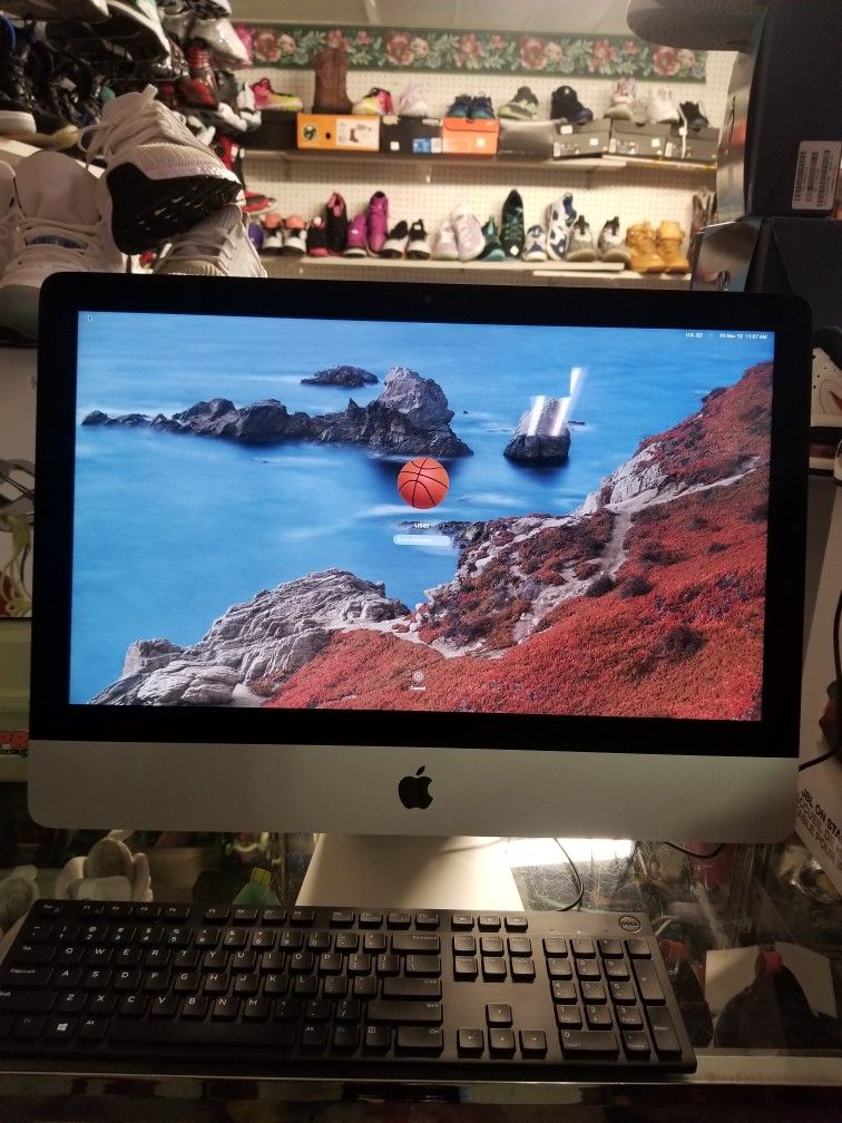 21.5 Inches Apple Imac With  Monterrey System   Year Late 2015