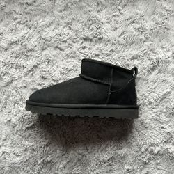 Women Uggs Mini Boots Black Size 8