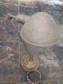 ESROBERT FARIES desk lamp.