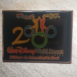 Disney 2000 World Resort Pin 
