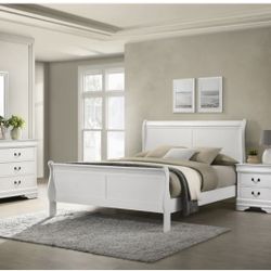 WHITE 4pc QUEEN bedroom set includes queen bed, dresser, mirror and nightstand.