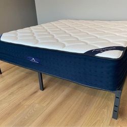 King Dreamcloud Memory Foam Mattress - Like New
