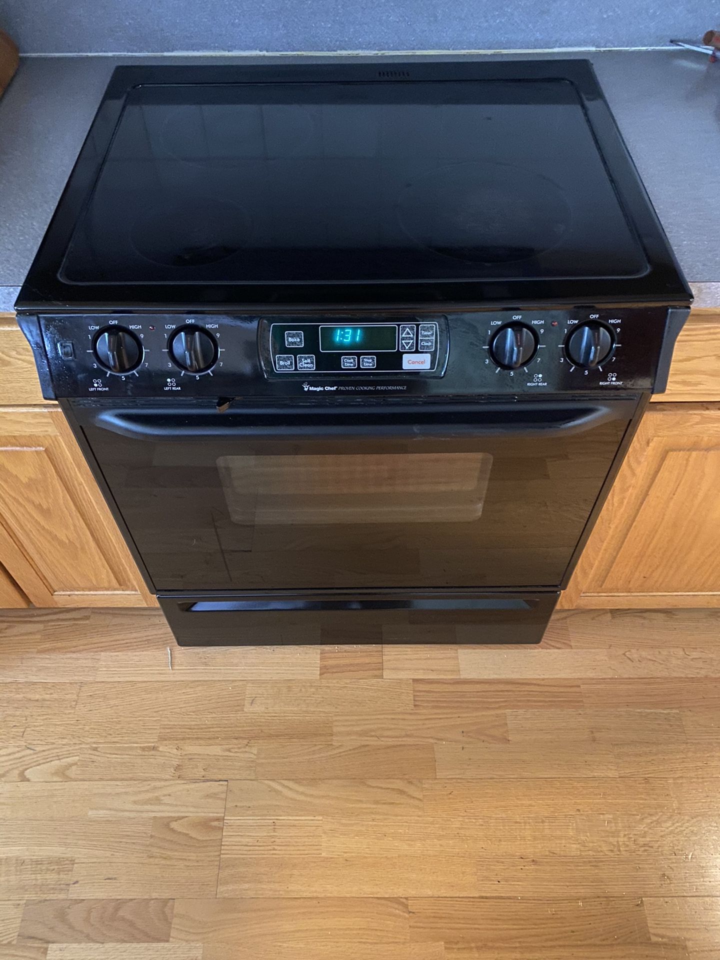 Maytag Magic Chef Electric Range for Sale in Chesapeake, VA OfferUp