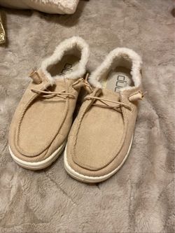 Excellent Condition Women’s Hey Dudes Size 8