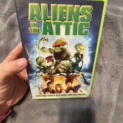 MOVIE. Aliens In The Attic