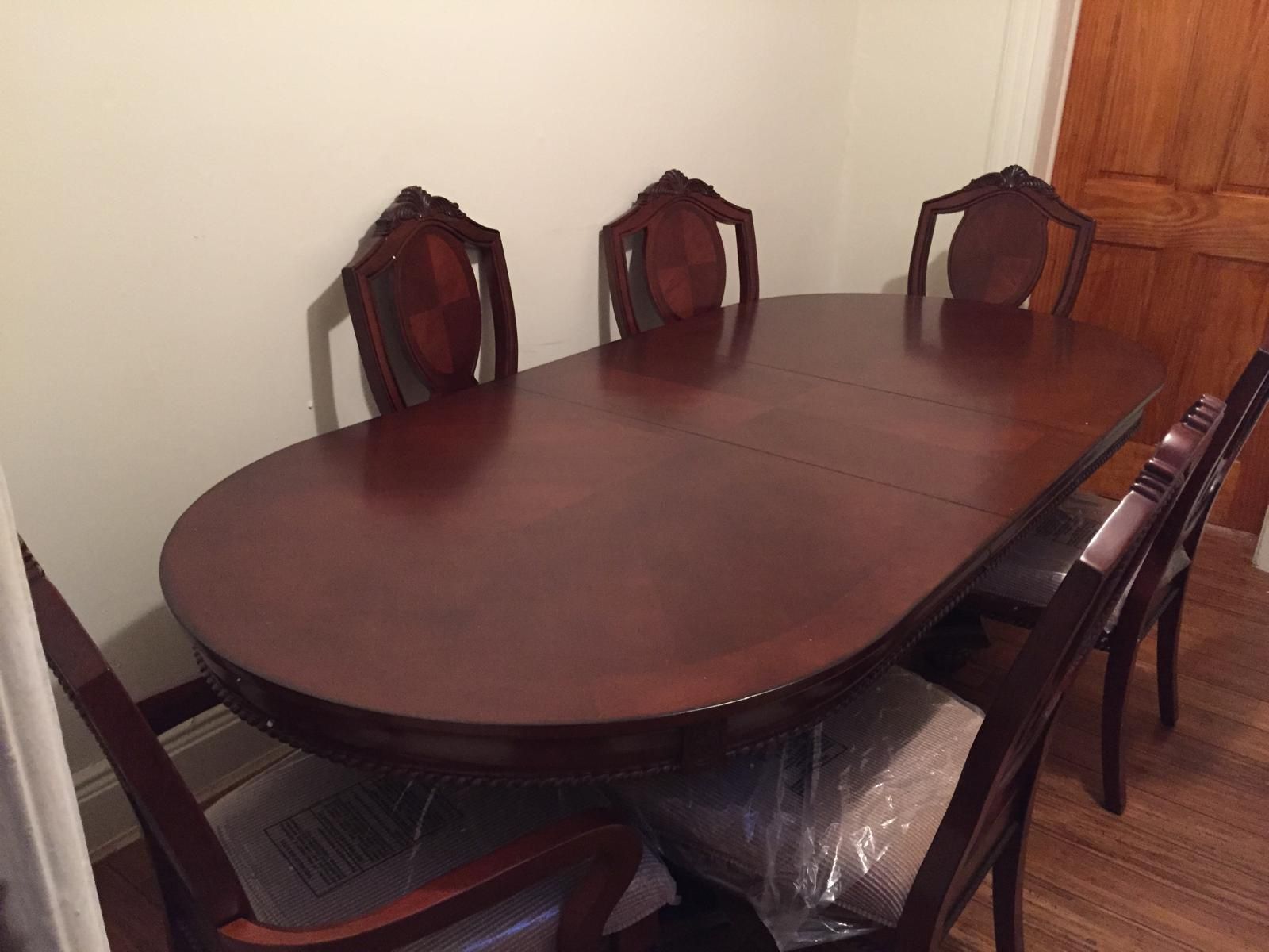 6 chair Extendable Dinner Table