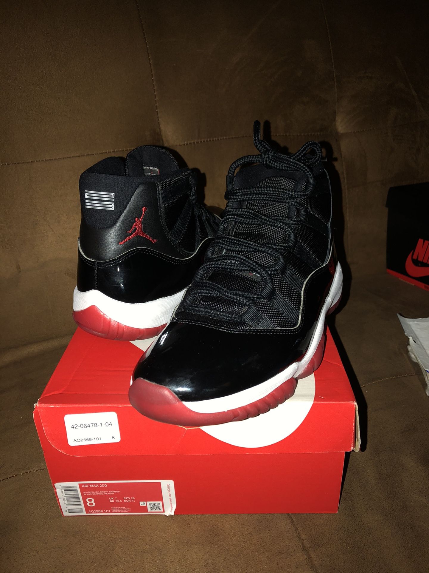 Bred 11s size 8