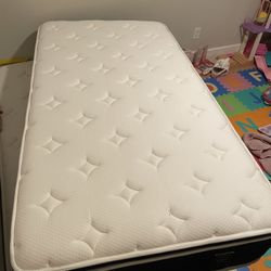 Coolvie 12” Twin Mattress – Like New