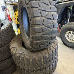 35x1250x18 Nitto Mud Grapplers 
