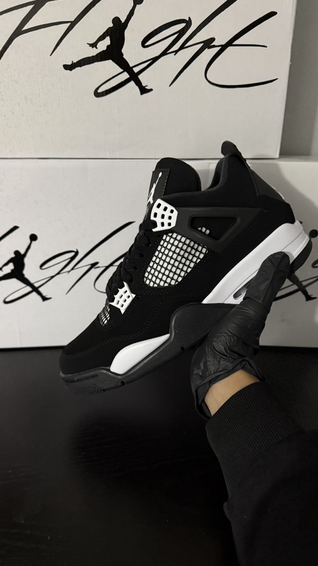 Jordan 4 | White Thunders