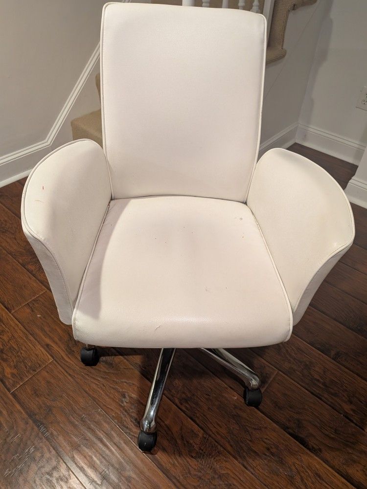 White office chair For Sale