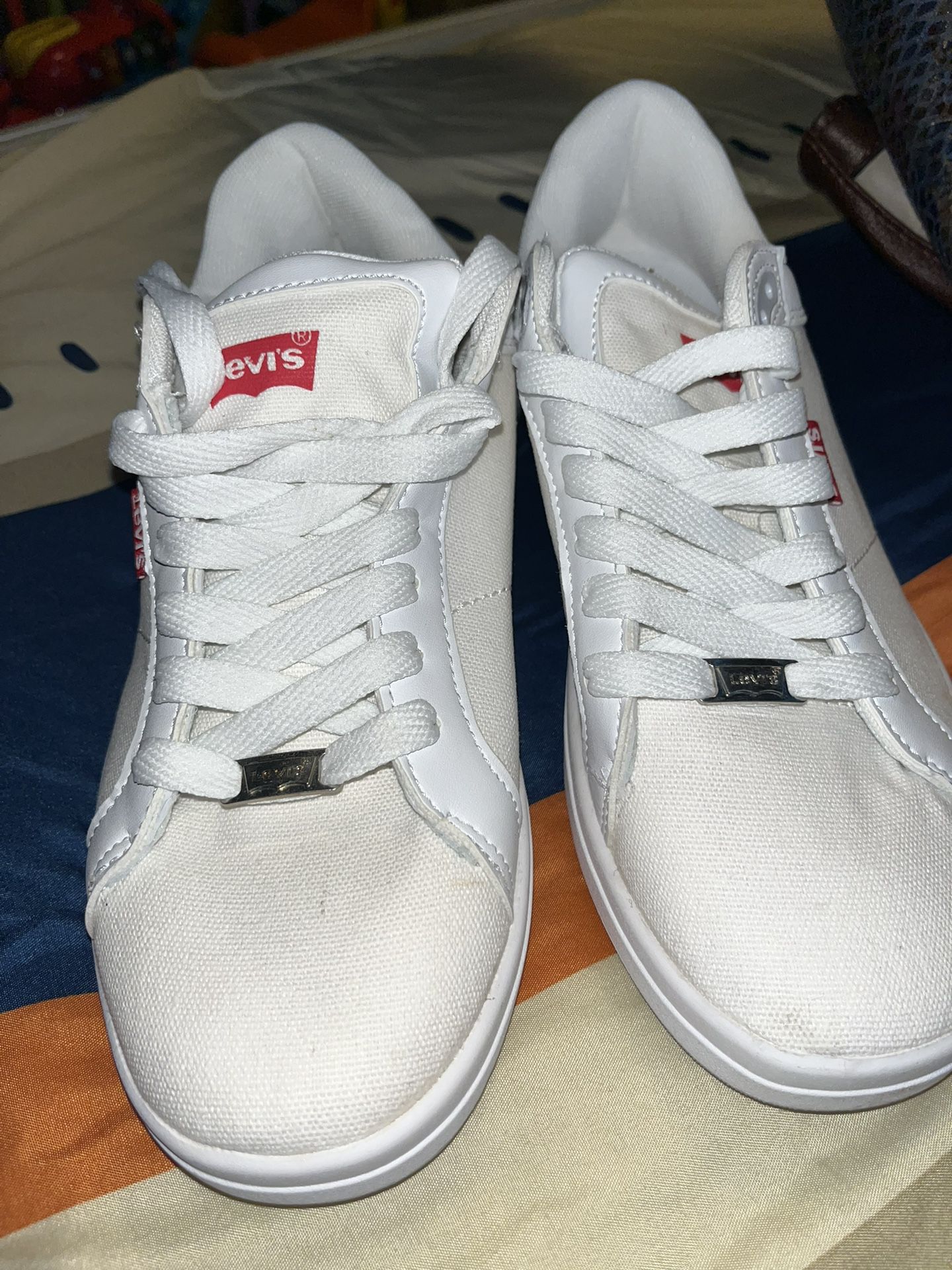 Levi’s White Tennis Shoes 