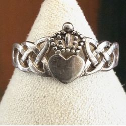 Vintage Sterling Silver Claddagh Ring