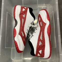 Air Jordan 11 Low Red Size 7