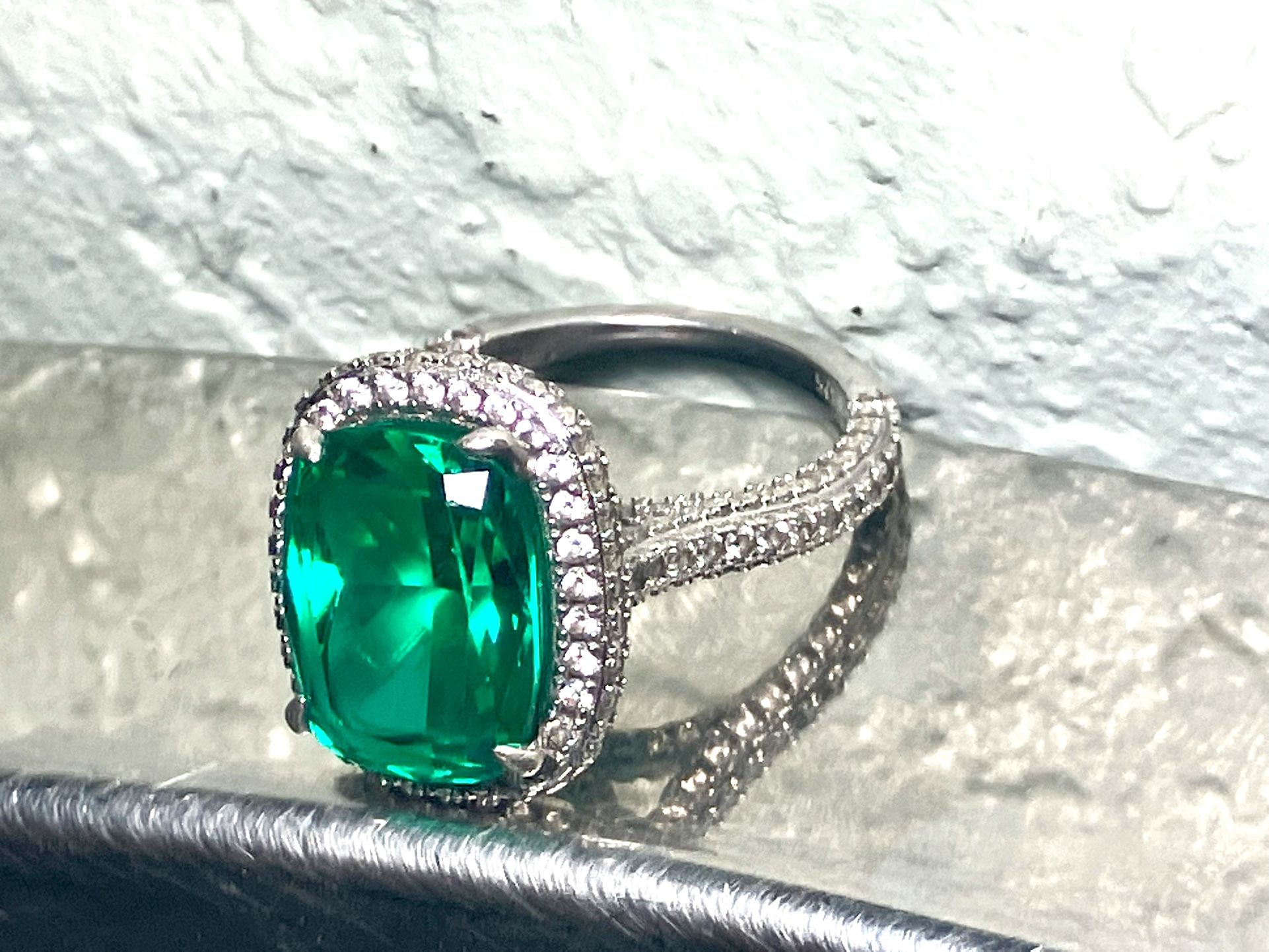 Flawless Sparkling ✨ Green Lab Created  Cushion Cut Halo Setting  Size 7