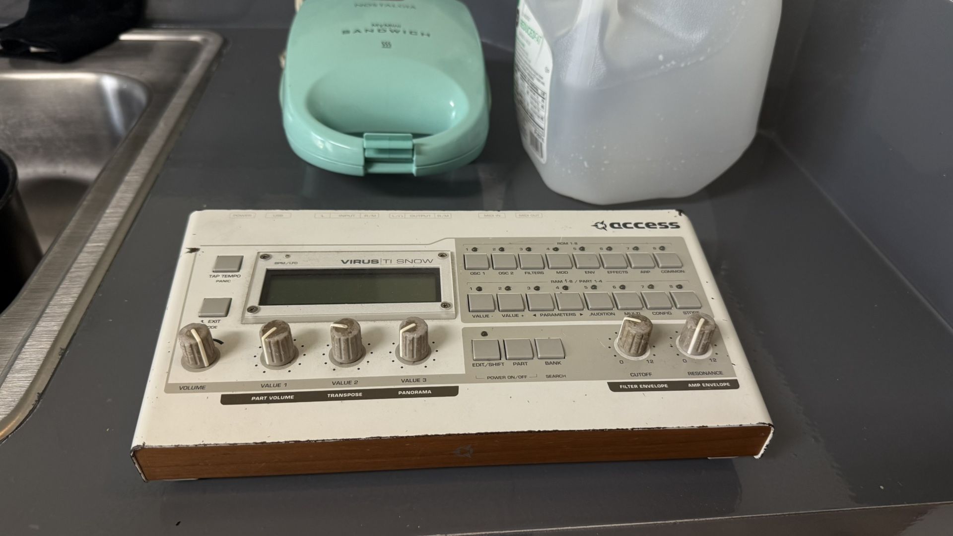 Synth access virus TI Snow