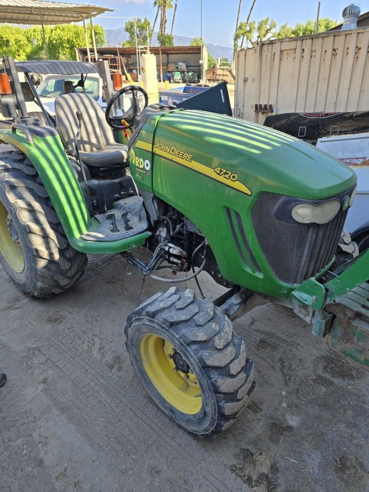 John Deere 4720 Tractor
