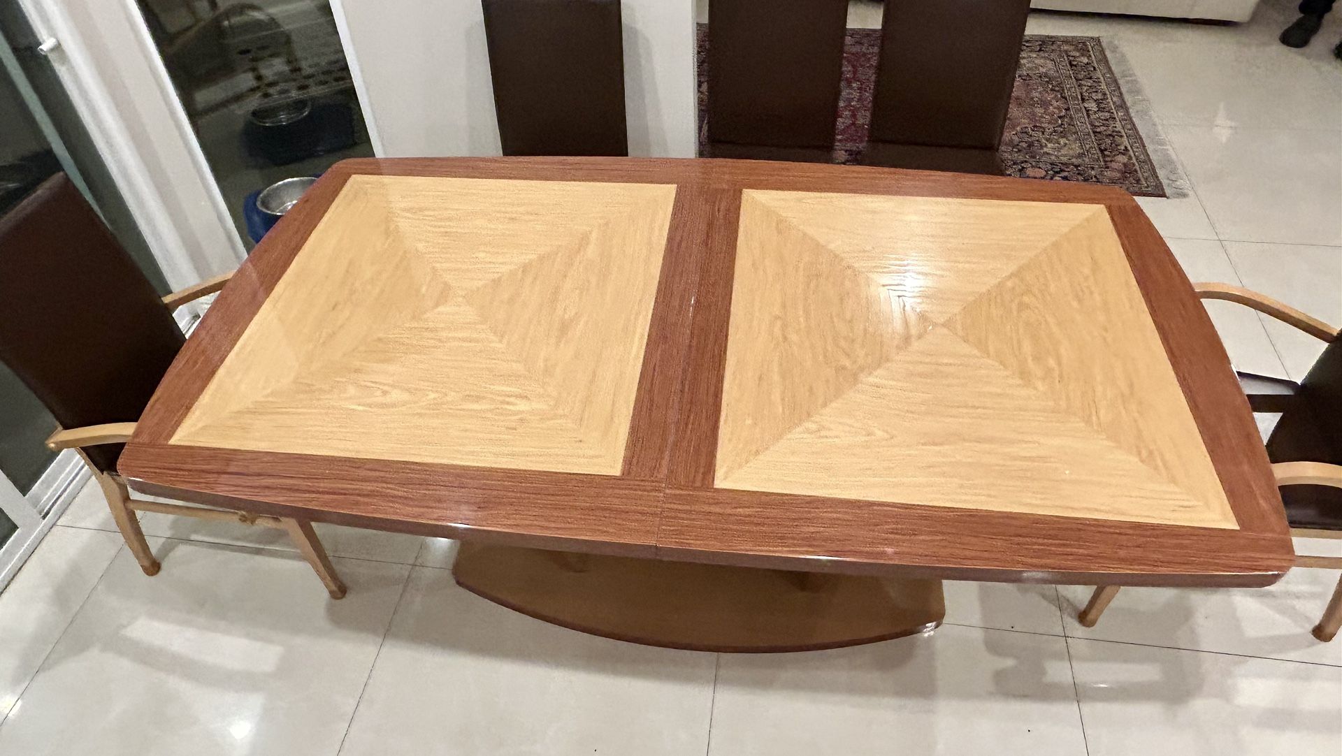 Dining Table & Chairs 