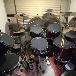 8 PC. Drum Set. 