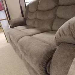 Beautiful Nice Reclining Couch!