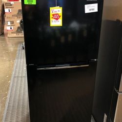 Magic Chef Top Freezer Refrigerator ‼️‼️