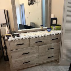 Queen bedroom set in great conditions