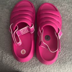 UGGS Sandals New!!!