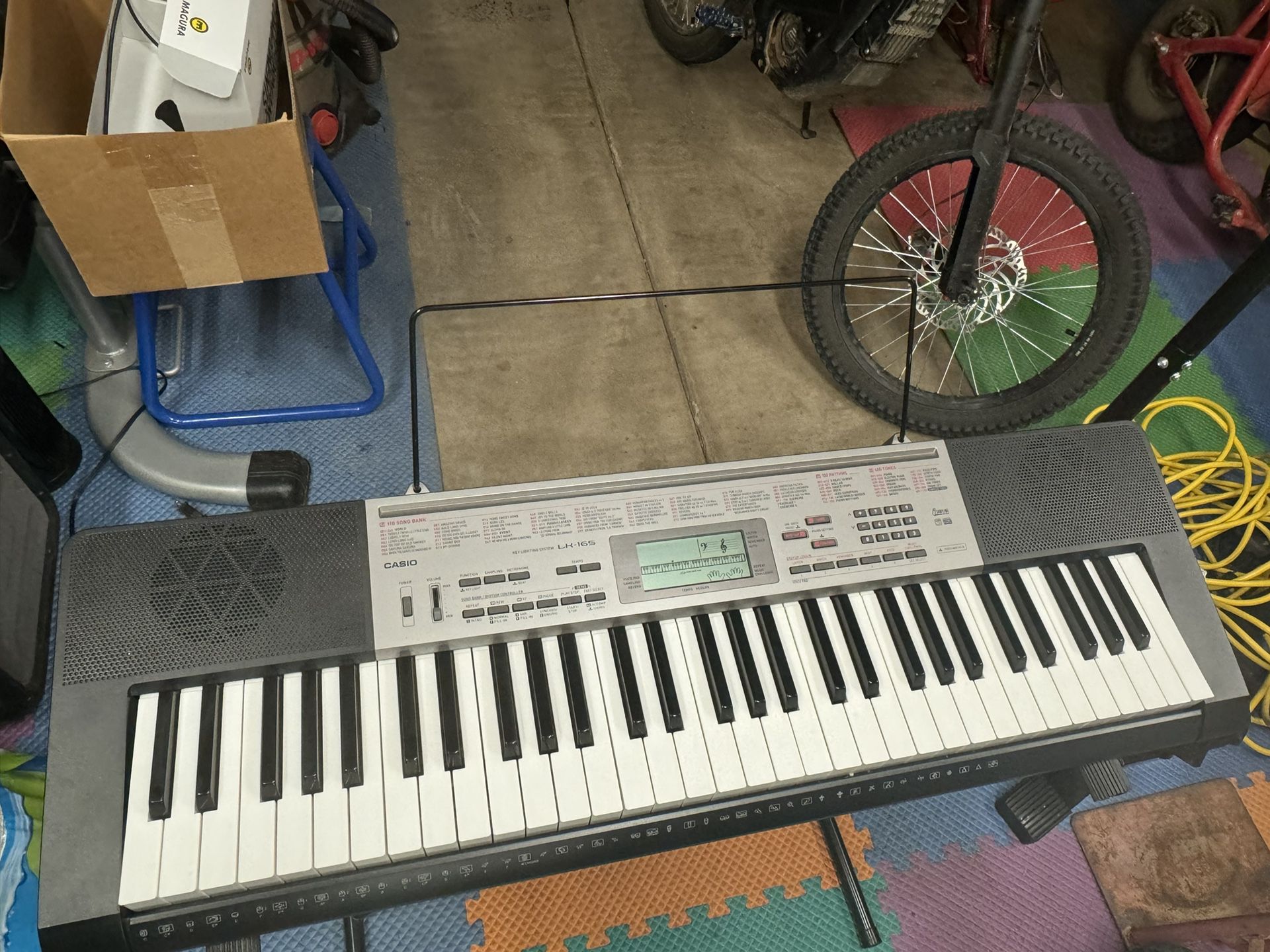 Casio Keyboard with stand 