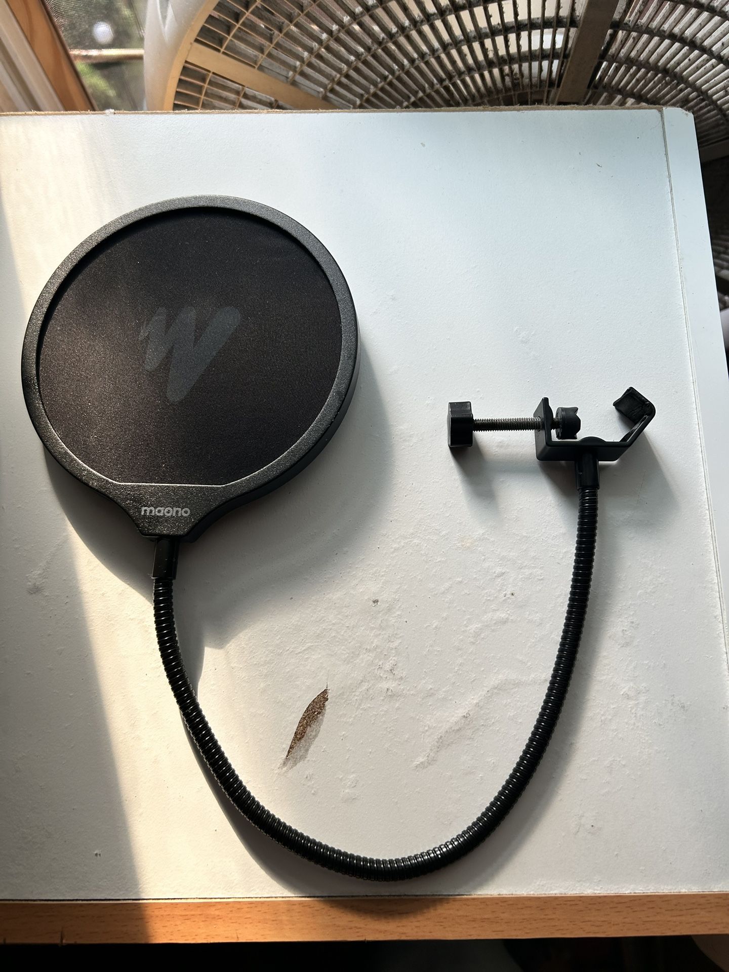 🎙️ For Sale: Attachable Pop Filter – Perfect for Streaming or podcasts!